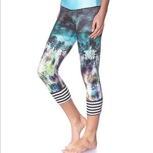 Onzie Graphic Print Capris Size XS